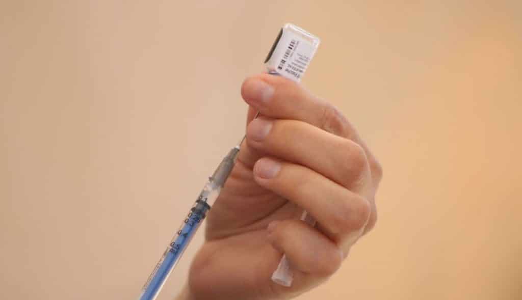 Más-de-100-personas-infectadas-por-Covid-19-pese-a-estar-vacunadas