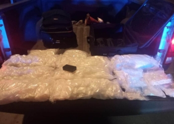 POLICíAS MUNICIPALES ENCONTRARON DOS MALETAS CON DROGA