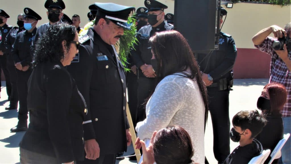 RINDEN HOMENAJE A OFICIAL FALLECIDO EN CUMPLIMIENTO DE SU DEBER