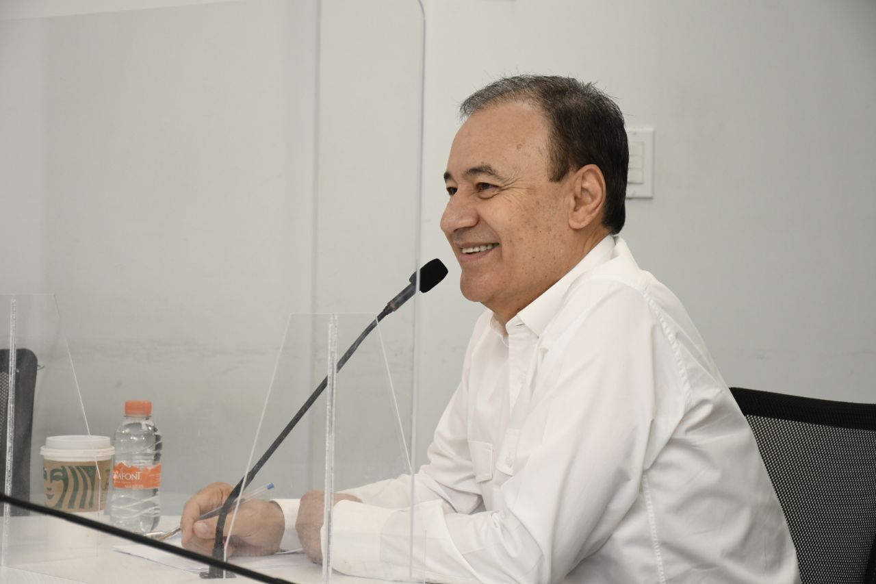 Alfonso Durazo en conferencia de prensa con medios locales