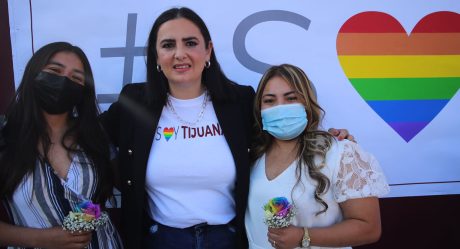 Ana Karen y Jenifer se casaron en la marcha LGBTTI de Tijuana