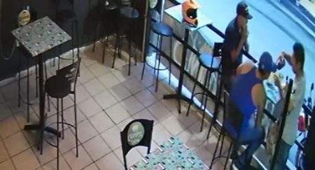 VIDEO: Sicarios abren fuego contra clientes y empleados en bar