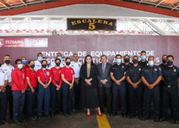 AYUNTAMIENTO DE TIJUANA ENTREGA EQUIPO DE RESCATE ACUáTICO A BOMBEROS