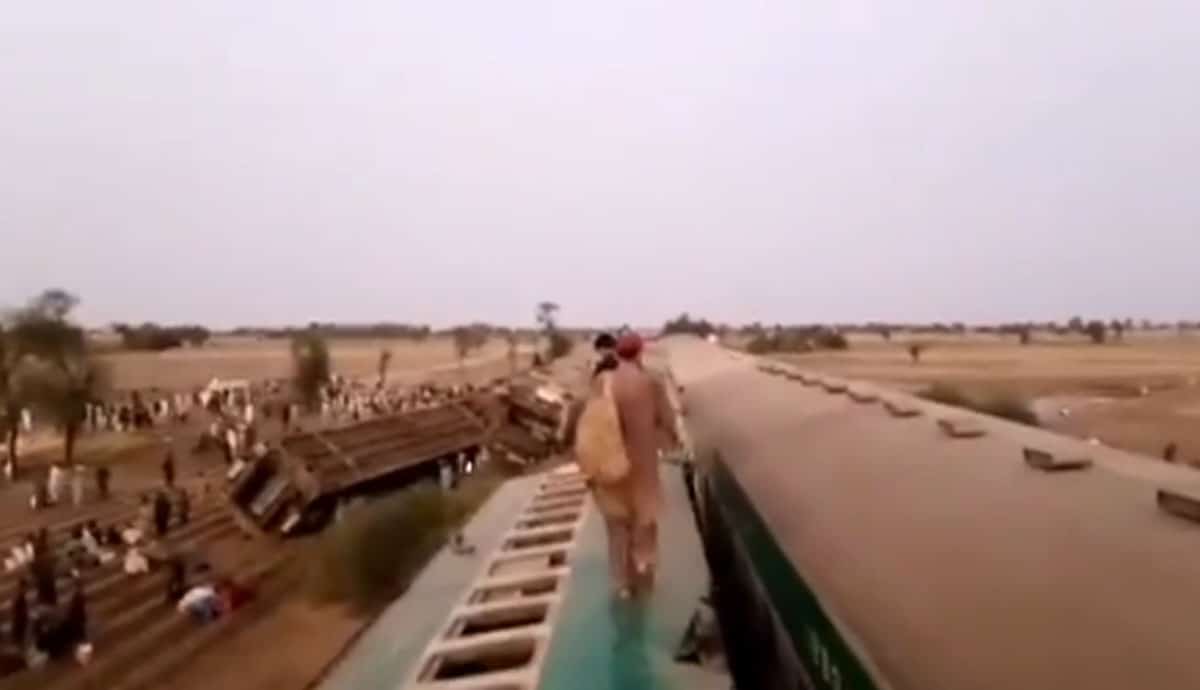 VIDEO-Trenes-chocan-y-dejan-decenas-de-muertos