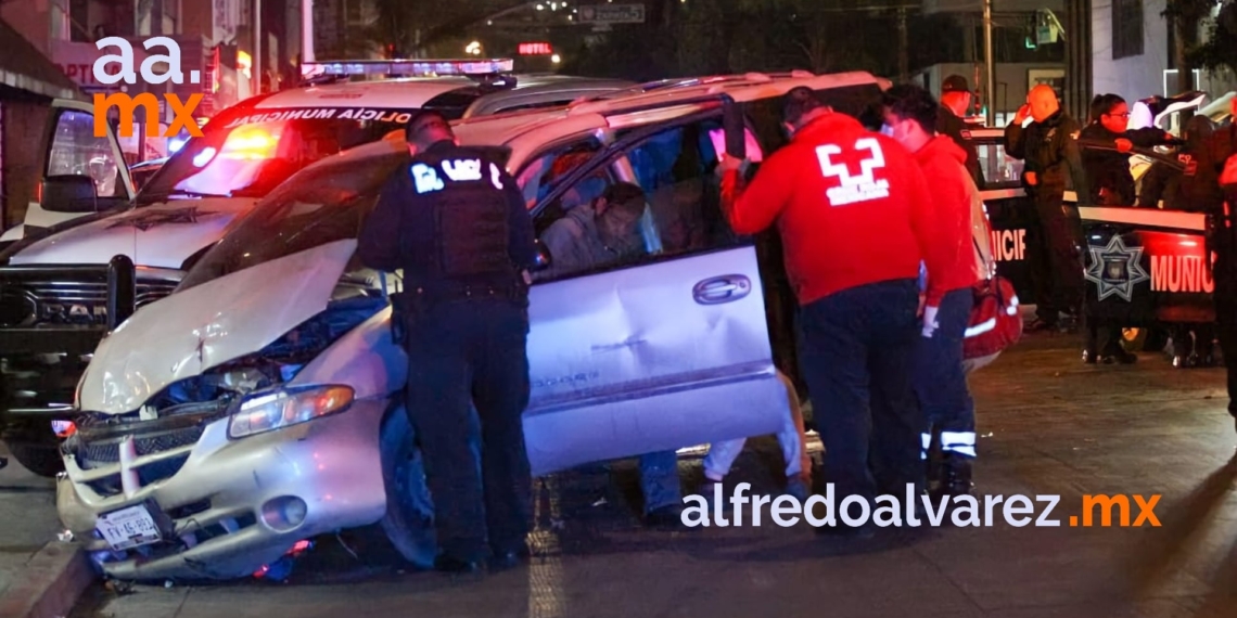 AUTO CHOCOLATE CHOCA CON PATRULLA