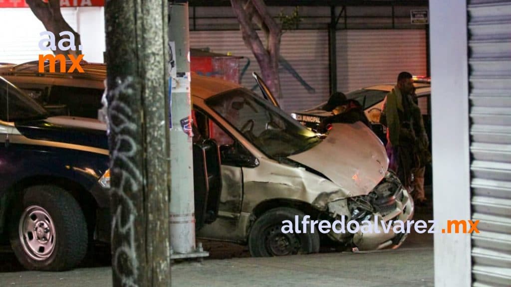 AUTO CHOCOLATE CHOCA CON PATRULLA