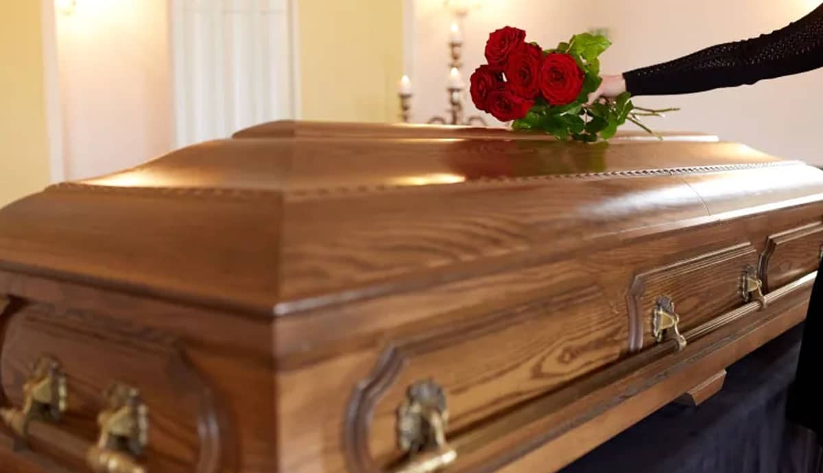 Publica-lista-de-invitados-a-su-funeral-excluye-a-sus-familiares