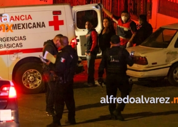 BALEAN A CONDUCTOR DESDE AUTO EN MOVIMIENTO