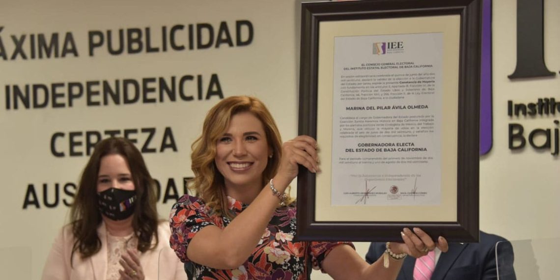 MARINA DEL PILAR RECIBE CONSTANCIA COMO GOBERNADORA ELECTA DE BC