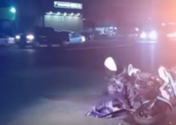 AUTOMOVILISTA IMPACTA A POLICíA A BORDO DE MOTOCICLETA