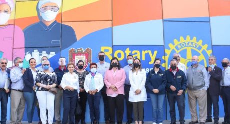 Karla Ruiz inaugura mural de Club Rotario Independencia