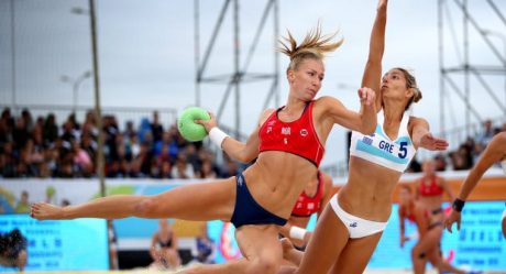Bikinis causan multa a noruegas en Handball; Pink pagará