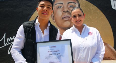 Karla Ruiz reconoce al campeón mundial de boxeo, Jaime Munguía