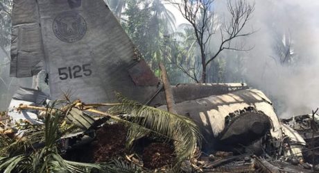 Decenas de muertos tras caída de avión militar filipino
