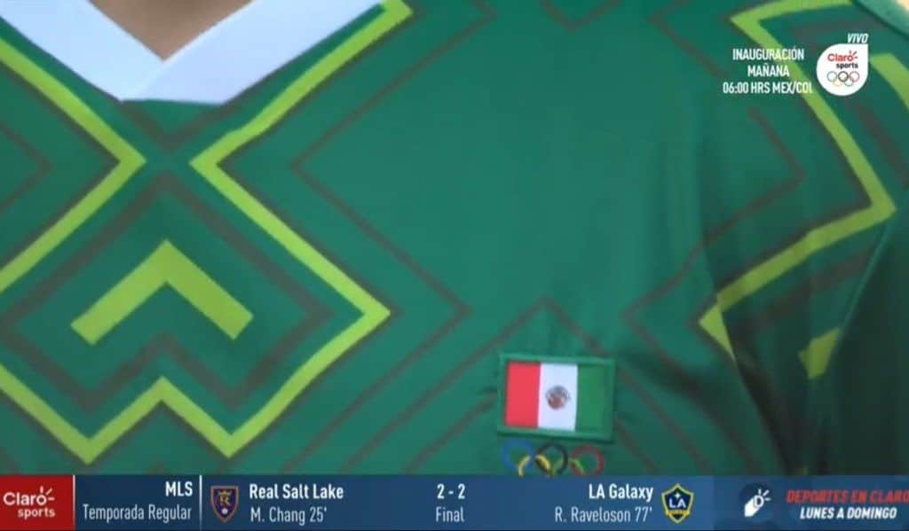 Selección-debuta-con-bandera-al-reves-en-uniforme