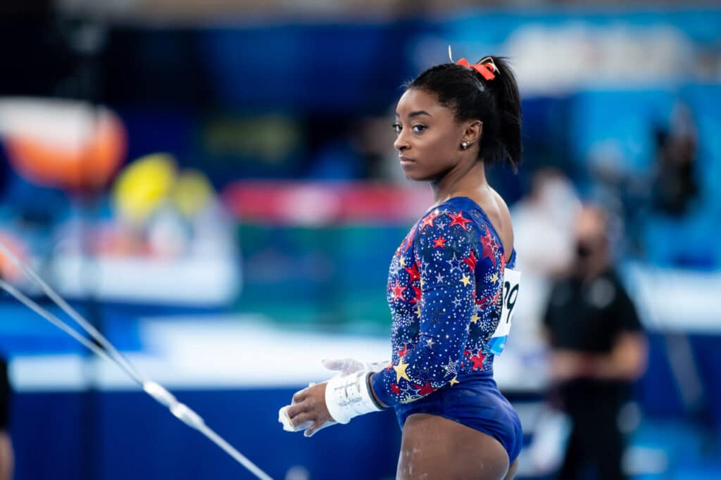 Simone-Biles-se-retira-de-la-competencia-por-equipos-en-Tokio