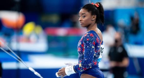 Simone Biles se retira de la competencia por equipos en Tokio