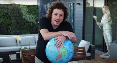 Le prohíben entrada a la Unión Europea a Luisito Comunica