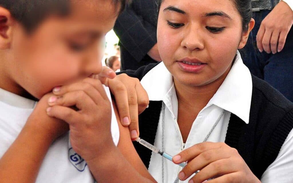 IMSS-BC-continua-con-aplicación-de-vacunas-contra-Sarampion-rubeola