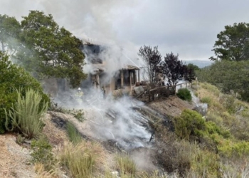 AVIONETA SE ESTRELLA CONTRA CASA EN CALIFORNIA