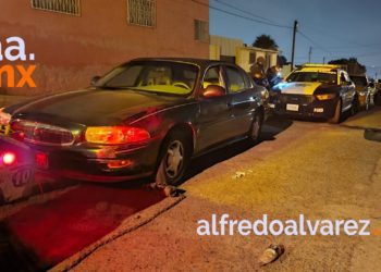 DISPARA A POLICíAS QUE LO PARARON POR UNA INFRACCIóN