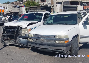 CHOCA PATRULLA MUNICIPAL CONTRA CAMIONETA