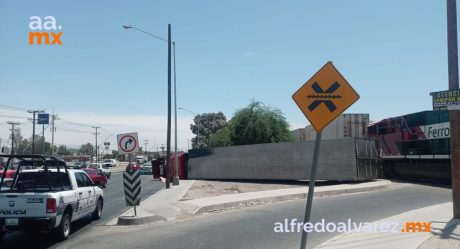 Tren embiste a tráiler; no hay heridos