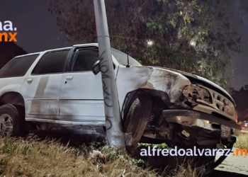 CONDUCTOR EN ESTADO DE EBRIEDAD SE IMPACTA CONTRA POSTE