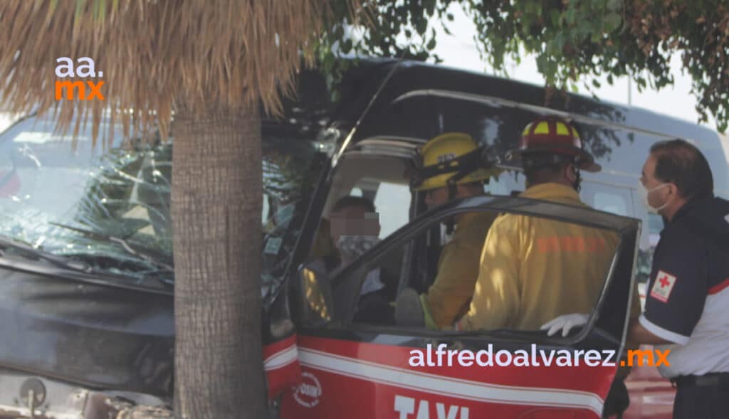 Sujeto-roba-taxi-y-tras-persecución-choca