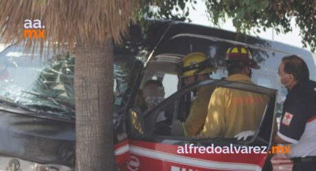 Sujeto roba taxi y tras persecución choca