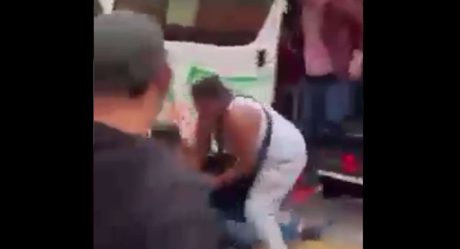 VIDEO: Pasajeros bajan a golpes a un ladrón