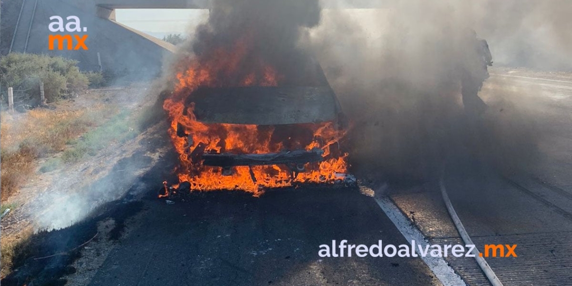 SE QUEMA CARROZA FúNEBRE; TRASLADABA CUERPO