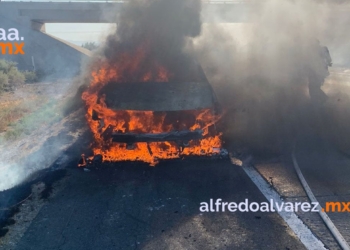 SE QUEMA CARROZA FúNEBRE; TRASLADABA CUERPO