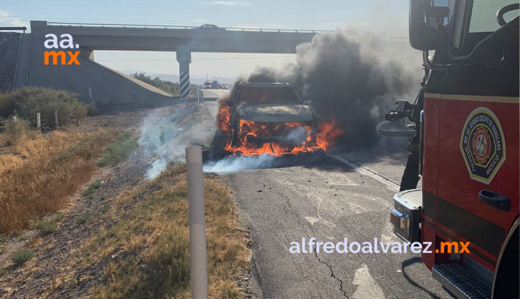 SE QUEMA CARROZA FúNEBRE; TRASLADABA CUERPO