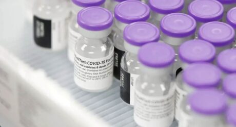 Pfizer busca autorización para aplicar 3ra dosis anticovid