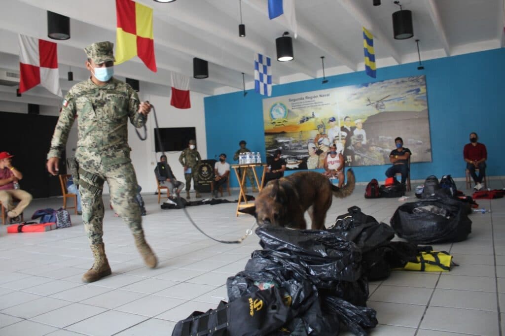 RESCATAN A 19 NáUFRAGOS EN EMBARCACIóN CON REPORTE DE ROBO