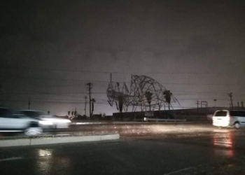 LLUVIA Y VIENTO COLAPSAN TORRE DE CFE EN MEXICALI