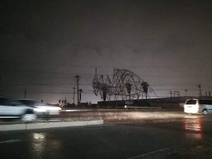 Lluvia-y-viento-colapsan-torre-de-CFE-en-Mexicali