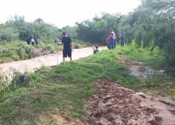 ARROYO ARRASTRA A FAMILIA Y MUEREN 3 NIñOS