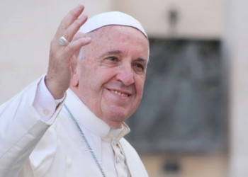 INTERCEPTAN CARTA CON TRES BALAS DIRIGIDA AL PAPA