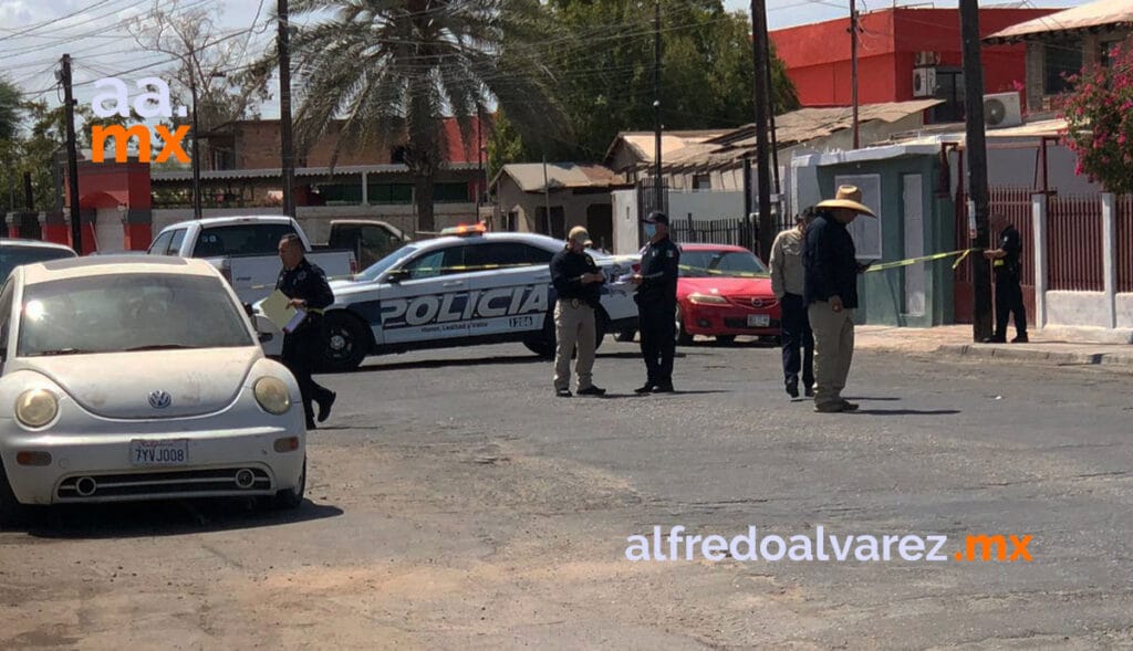 BALEAN A ABOGADO FRENTE A SU DESPACHO