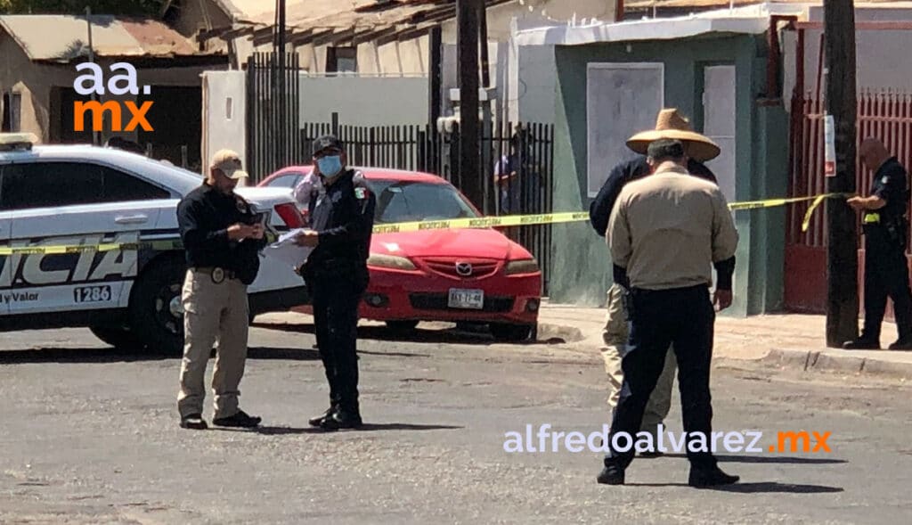 BALEAN A ABOGADO FRENTE A SU DESPACHO