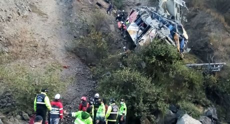 FOTOS: Vuelca autobús de pasajeros; deja decenas de muertos