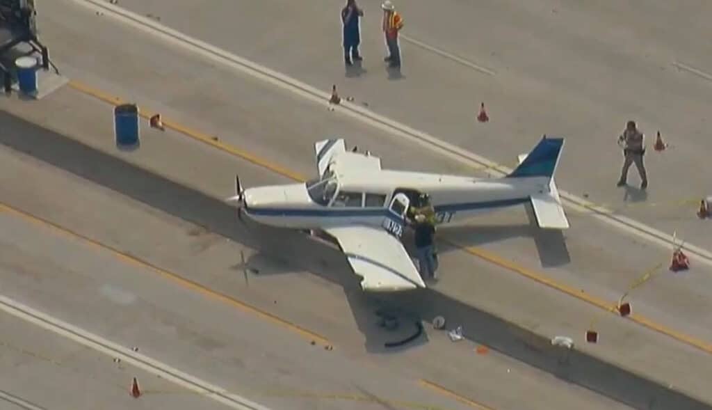 Avioneta-aterriza-en-autopista-de-SD