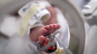 Médicos-envían-a-bebé-con-vida-a-la-morgue-los-separan-de-cargo
