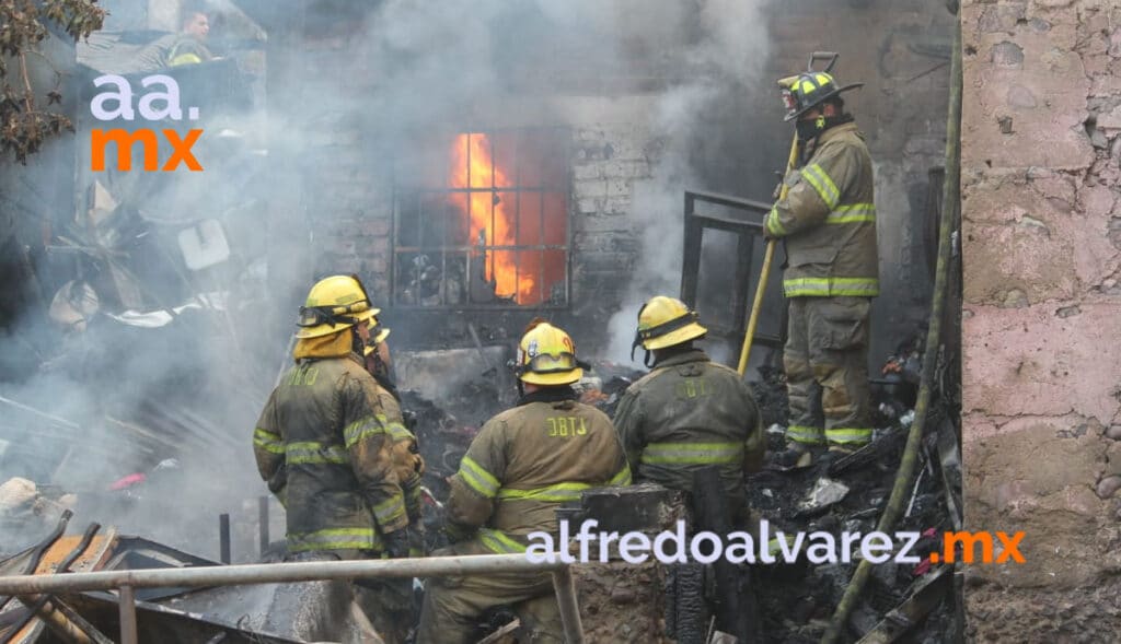 Fuerte-incendio-deja-sin-viviendas-a-familias