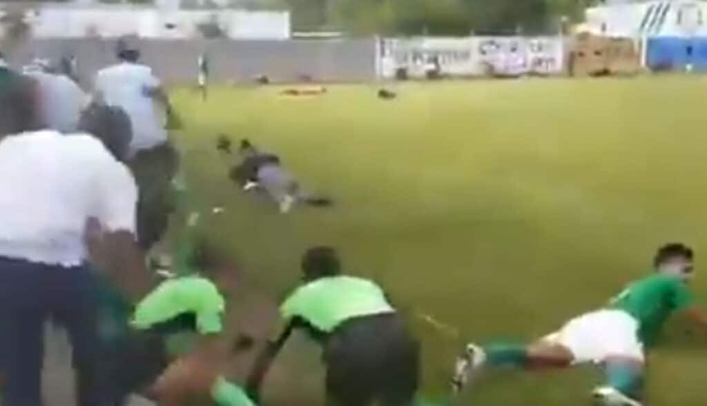 VIDEO-Balacera-en-pleno-partido-de-futbol-hay-3 muertos