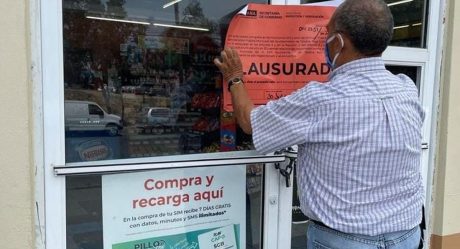 Clausuran locales y sancionan a ambulantes por falta de permisos