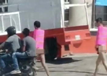 OBLIGAN A CAMINAR DESNUDOS A PRESUNTOS LADRONES