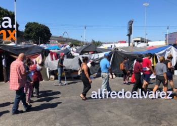 APLICAN VACUNA CONTRA COVID-19 A MIGRANTES DE EL CHAPARRAL